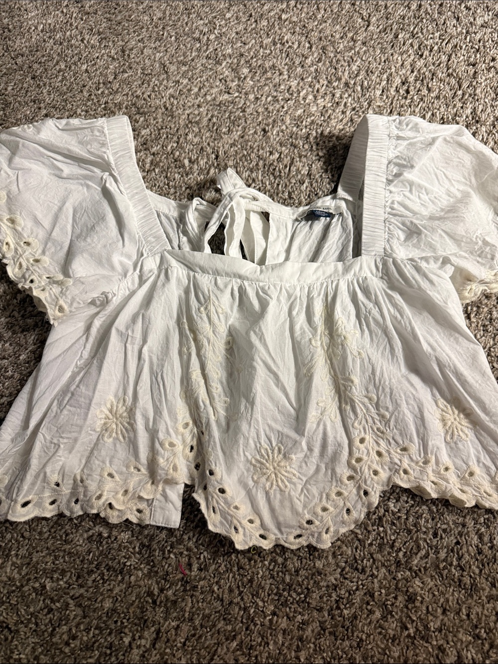 American Eagle Outfitters White Eyelet Embroidered Puff-Sleeve Crop Top
